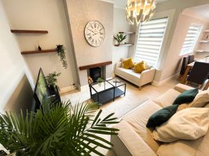 ***3 bedroom Home away from Home with BBQ grill***