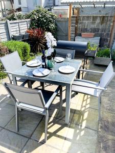 ***3 bedroom Home away from Home with BBQ grill***