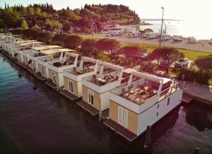 Floating house Maui
