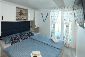 Floating house Maui