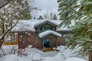 Mackinaw Manor by Casago McCall - Donerightmanagement - McCall