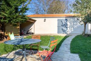 Maisons de vacances Le petit Saint Leger : Maison 3 Chambres