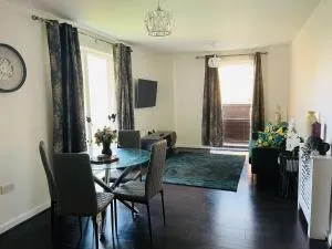 Deluxe 2-Bedroom Home Away - Erith