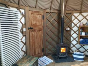 Bembridge Harbour Yurt - Log Burner - WiFi
