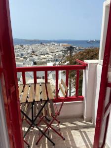 Elenitas Town house with Balcony and Sea View