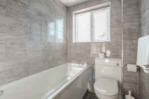 Luxury 2 Bed Room Lake View Apt Bowness Parking