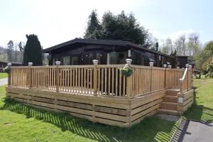 HEDDFAN, Luxury 3 bedroom timber lodge, Now with WiFi, Caer Beris Holiday Park, Builth Wells, SORRY NO TRADESMEN OR CONTRACTORS ALLOWED - Builth Road
