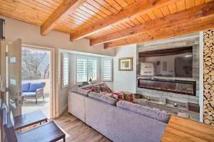 Crestline Cabin with Deck 1 Mi to Lake Gregory - Cedarpines Park