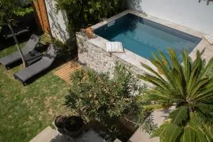 SOUS LE TILLEUL à RUOMS - Pradons