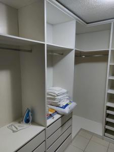 Apartamento a 8 Km do aeroporto e a 13 Km da praia da PontaNegra, próximo aos restaurantes fluantes