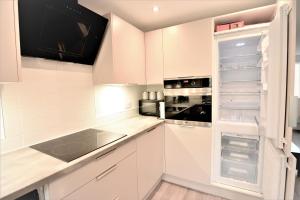 Exec 2Bed 2Bath Serviced Apartment Balcony Parking