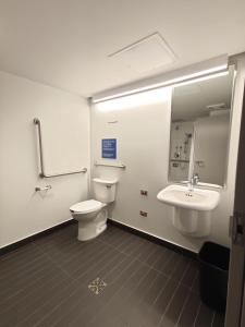 Toronto Metropolitan University-Daphne Cockwell Complex Residence