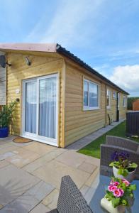 Pet friendly sleeps 3 Chalet Bridlington free elec