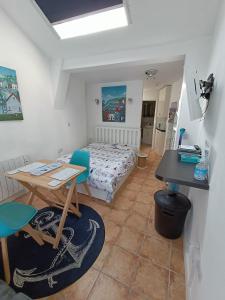 1 Bed Cottage - Sleeps 2 - Parking - WIfi