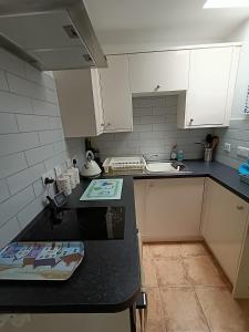 1 Bed Cottage - Sleeps 2 - Parking - WIfi