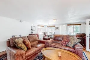 Lazy Bear Retreat - Broadmoor