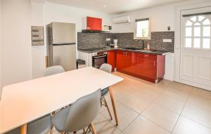 Appartements Awesome Apartment In Saint-martin-sur Lavez With Ethernet Internet : photos des chambres
