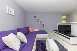 Happy Home Apartment