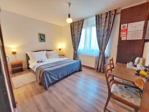 Double Room with Private Bathroom room in Lazy Bear