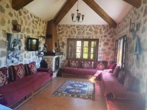 Joli Chalet dans une ferme Pour familles exclusivement près ifrane