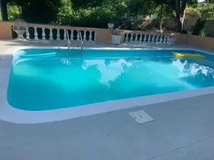 N & A PALACE - Ironshore