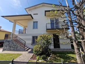 B&B A due passi dal Lago - Adro