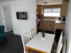 Surfs Up Lodge - Westward Ho!