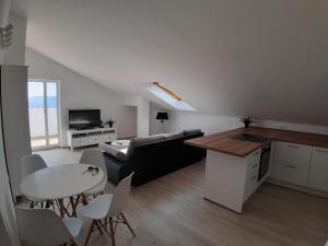 Sea view later apartment