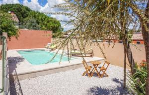 Maisons de vacances Beautiful Home In Creissan With 5 Bedrooms, Wifi And Heated Swimming Pool : photos des chambres