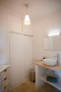 Maisons de vacances Maison dans les Arbres, SPA, Tennis, Parking : photos des chambres