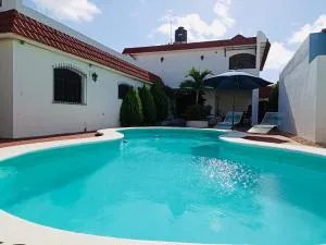 Villa Bugambilia Colonial Charm with Spacious Design and Private Pool Five Minutes from Downtown - Azcorra