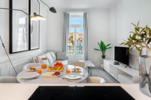 WHome The Boulevard Prime Location with AC & Elevator