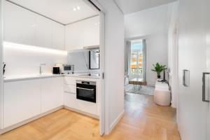 WHome The Boulevard Prime Location with AC & Elevator