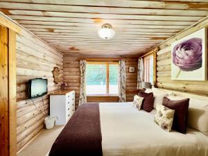 Lindley Log Cabin