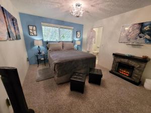 Standard Queen Room room in Misty Valley Inn