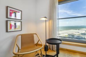 WHome Panoramic View with Elevator, AC, Garage perfect for Families & Business Travellers