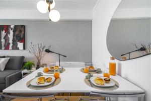 WHome Panoramic View with Elevator, AC, Garage perfect for Families & Business Travellers