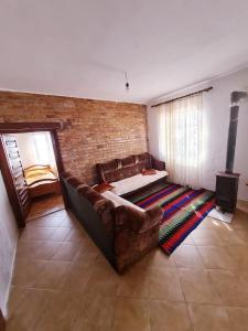 Bujtinat Skenderi Gjinar