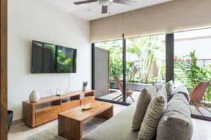 1BR Apt in #1 location, 100MB Wifi, IPANA 3 rooftop pools gym and rooftop bar with ocean view