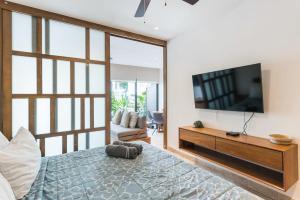 1BR Apt in #1 location, 100MB Wifi, IPANA 3 rooftop pools gym and rooftop bar with ocean view