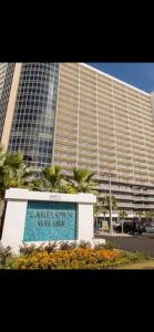 1717 Laketown Wharf 1 King Bedroom, 2 Bath