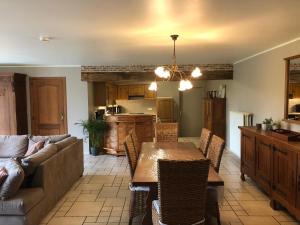 Au Coeur des Collines, Charmette