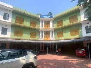 Airavatham Apartments - Kadikkād