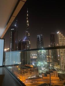 Paramount Midtown -Stunning 2 Bedroom Apt with Burj-Khalifa view