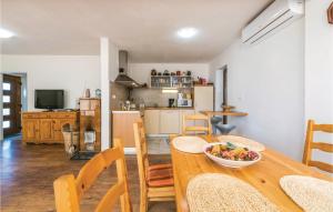 Lovely Home In Bobovec Rozganski With Sauna 
