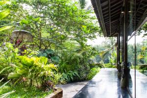 Villa Mahadevi 1 Open-Air Jungle Joglo Near Ubud
