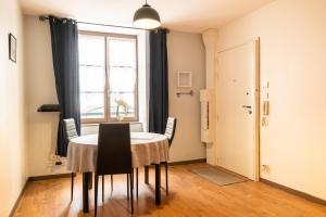 Appartements Le LENNON - Centre Ville T2 - Rez-de-chaussee : photos des chambres