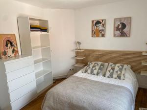 2nd floor Cozy Central Flat with free parking