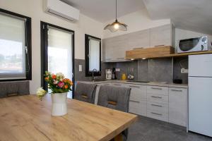 Liotrivi Houses at Old Nikiti