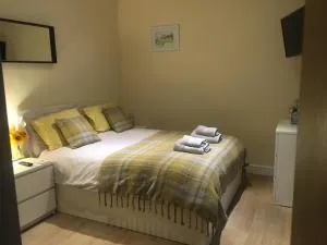 Private Entry Double bedroom with beautiful views! - 亨利因阿登